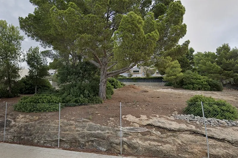 Plot for building a villa in a prime location in Cala Vinyas — photo 1