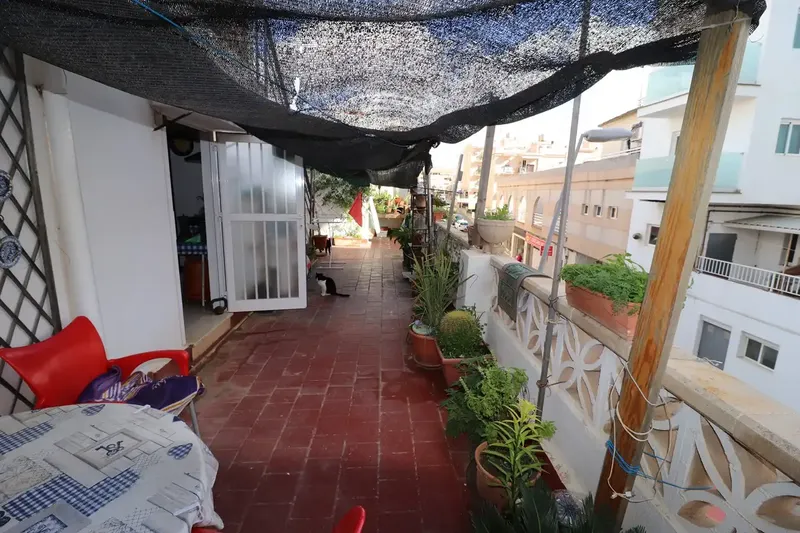 Grandiose penthouse with open ceiling, corner unit, lots of light in excellent quiet residential area and in good condition, this property is — photo 1