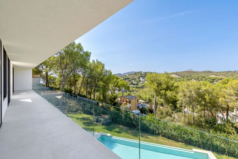 Villa in Santa Ponsa - View of the luxurious new build property — photo 11