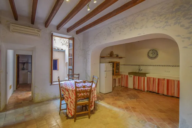 Typical Mallorcan house with a terrace and unbeatable views in the heart of Fornalutx — photo 11