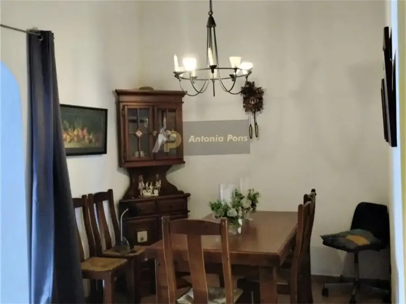 En pleno corazón de Mallorca, se encuentra esta vivienda tipo duplex con local en la parte inferior, a pleno funcionamiento y con rentabilid — photo 1