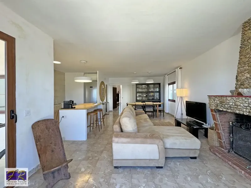 Fincas Roque Inmobiliaria is proud to present this impressive single-family villa located in a privileged location, on the first line — photo 9