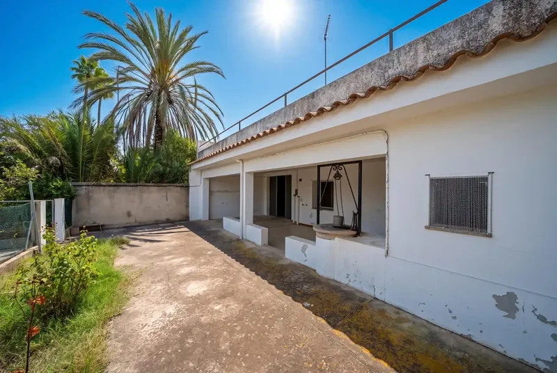 Looking for space, tranquility and a home you can adapt to your needs? This property may be what you are looking for. — photo 3