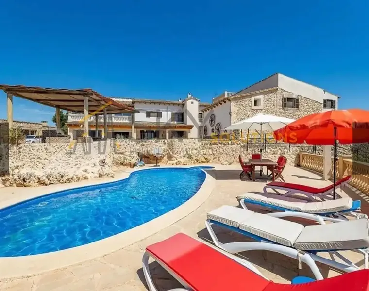Rustic Farmhouse with Mallorcan Charm and Great Potential in Lloret de Vistalegre — photo 2