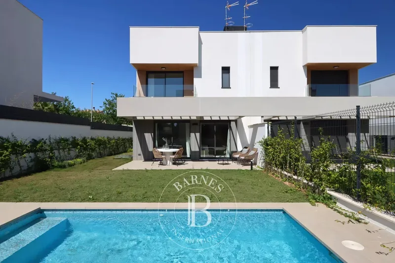 Modern 4-Bedroom House with Pool and Garden in Puig de Ros — photo 2