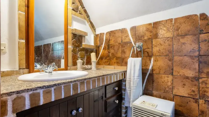 Charming rustic finca for sale on the outskirts of Puigpunyent, in an impressive natural setting. The stone facade and traditional design — photo 12