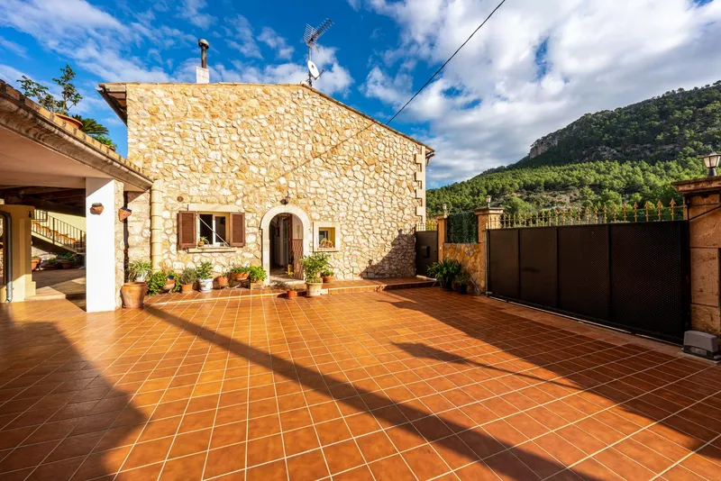 Townhouse on the edge of Andratx with wonderful mountain views — photo 2
