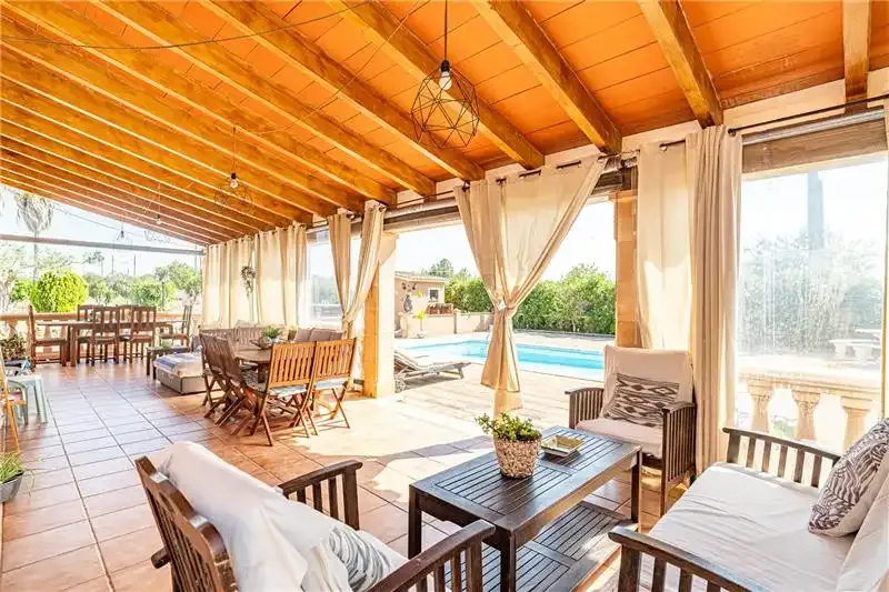 Rustic finca with pool on plot of approx. 8,700 m2, approx. 311 m2, living room with fireplace, dining room, furnished kitchen with office, laundry room — photo 3