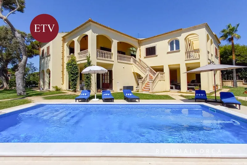 Deluxe villa with rental licence in Playa de Muro — photo 1