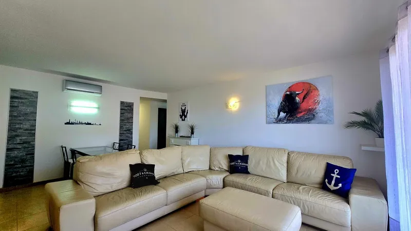 Beachfront 3-bedroom apartment — photo 1