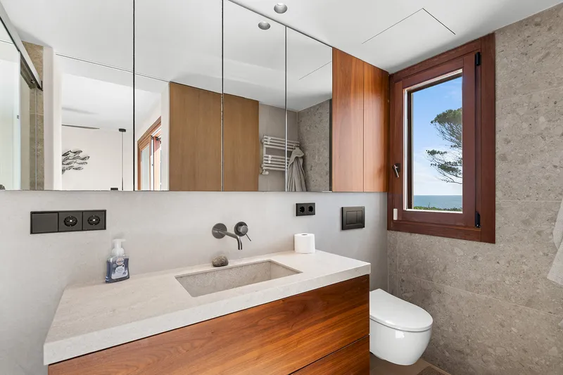 Traumvilla mit Pool in erster Meereslinie in Cala Llombards — photo 12