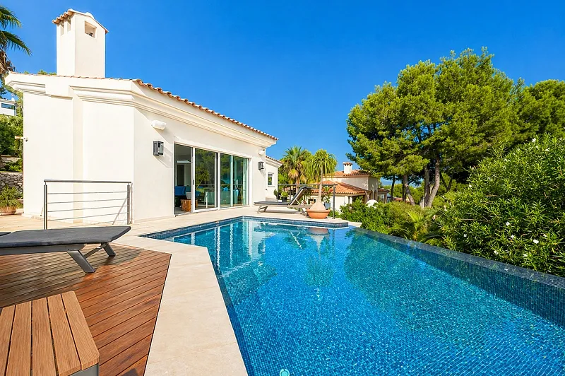 Magnificent and elegant villa with partial sea views in the exclusive area of Nova Santa Ponsa Mas — photo 1