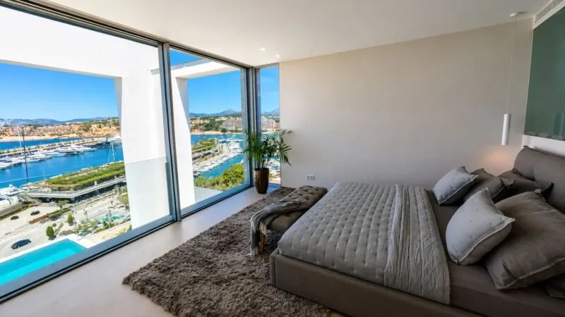 Firstline modern villa on a first class location with open views of the sea, the harbour and the coast of Nova Santa Ponsa — photo 9