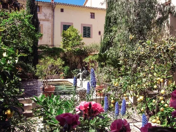 Amazing sixteenth-century palace with garden and pool situated in the historic centre of Sóller in Mallorca — photo 12