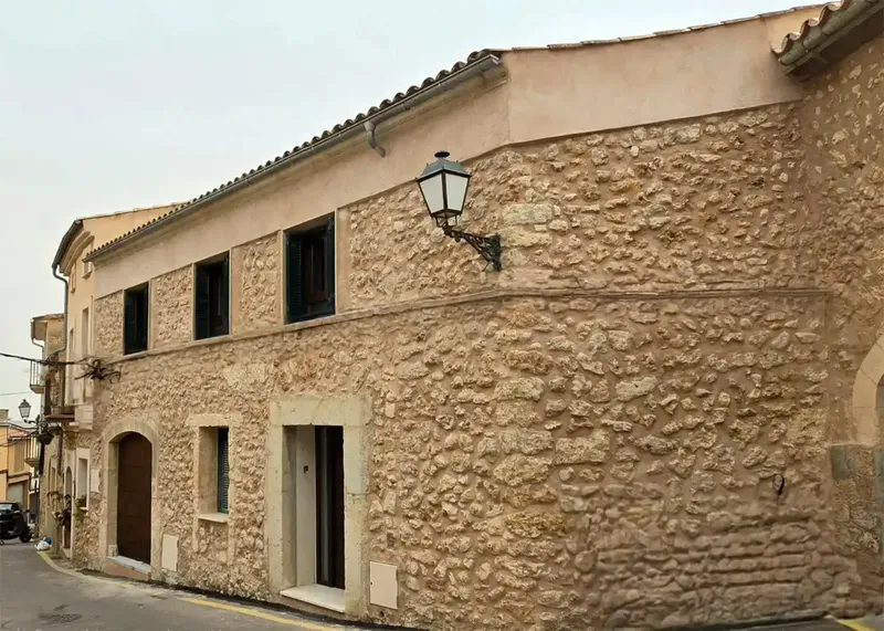 Preciosa Casa Rural en Alquiler de Temporada en pleno centro de la Villa de Santa Eugenia, completamente reformada y equipada en 2024. — photo 1