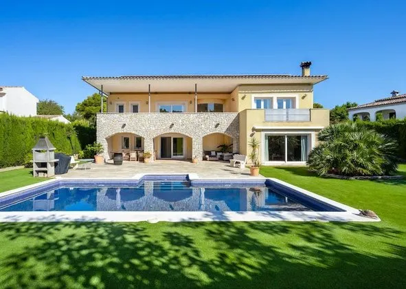 Detached house in Costa de la Calma, Calvià — photo 1