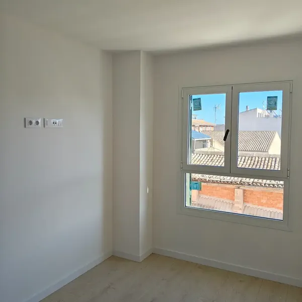 Penthouse for sale with 2 bedrooms, 2 bathrooms, furnished kitchen, laundry room, large living room, balcony and a 55 m² rooftop terrace. Includes parking space — photo 5