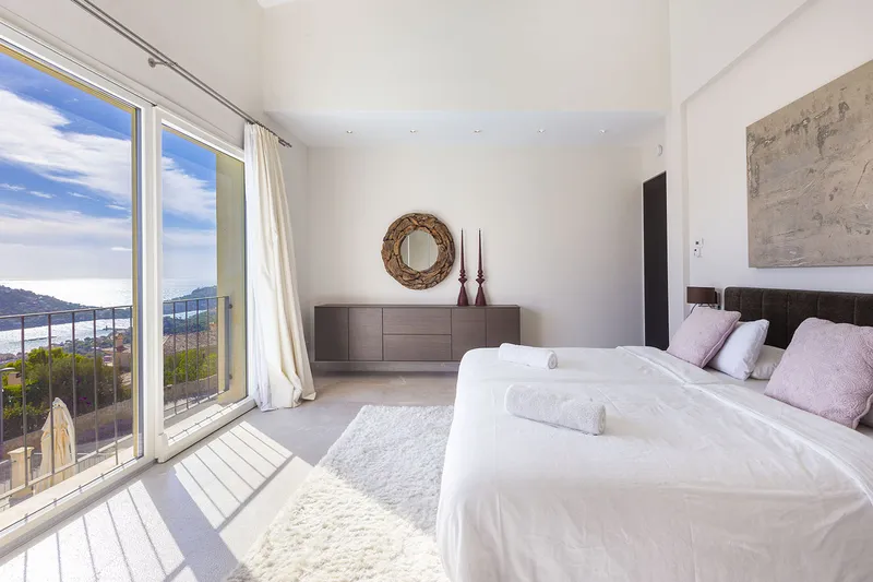 Montport: Villa with harbour and sea views with holiday rental licence — photo 12
