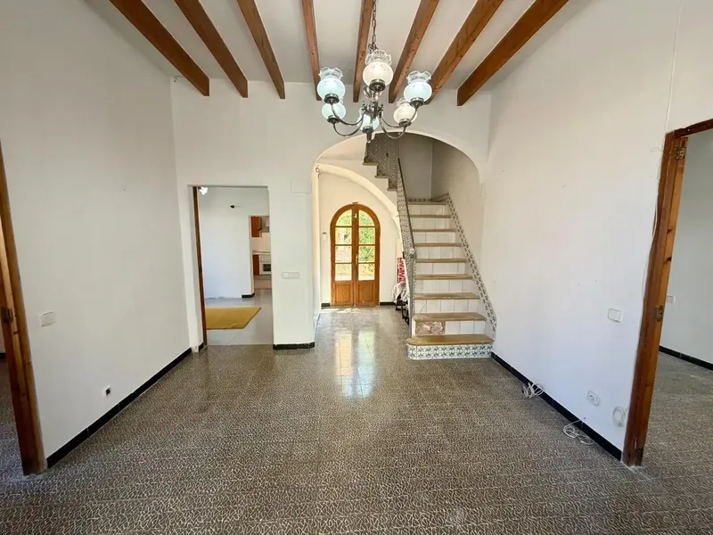In the village of Andratx, we describe a property to renovate with great potential. — photo 5