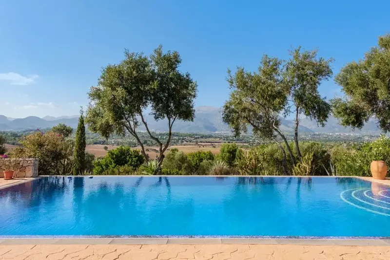 This wonderful luxury house occupies a plot of about 17,535 m2 and is offered for sale in one of the most prominent areas of northern Mallorca — photo 3