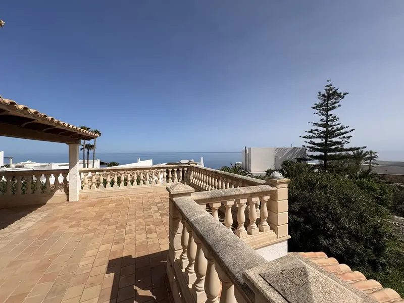 In a highly sought-after location in Cala Serena, this impressive villa is situated on the second line of the sea with stunning views — photo 7