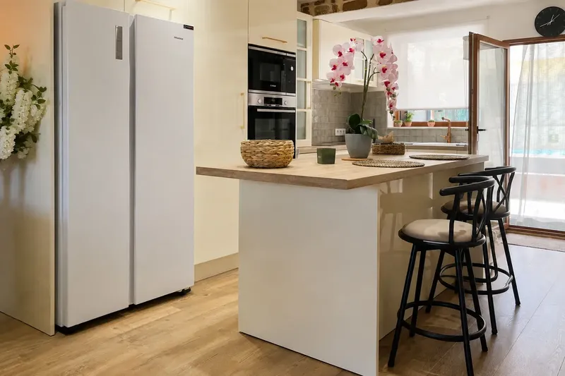Renovated townhouse with 2 bedrooms, two terraces and pool — photo 7