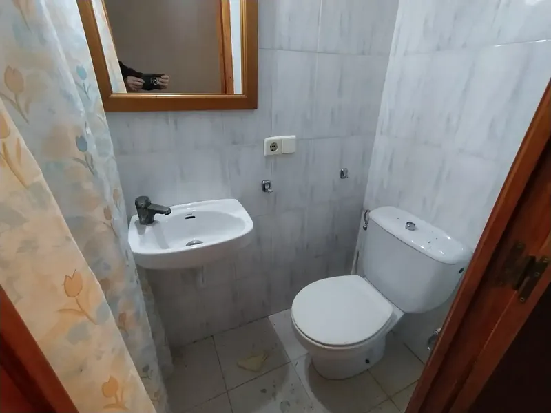 Single-family house for sale on one floor of 190 m2, open ceiling, with possibility to build an additional floor. It has a 40 m2 garage-storage room. — photo 9