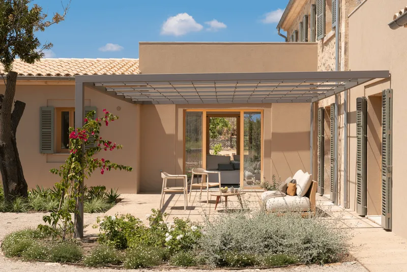 Country home with pool and mountain views near the sea — photo 4