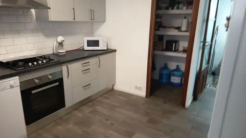 The main dwelling has 2 bedrooms, living-dining room, small living room and 1 bathroom, completely new kitchen, large pantry, terrace of 84 m — photo 6