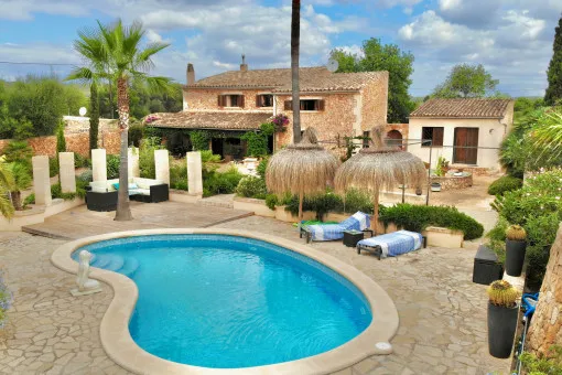Llucmajor, beautifully landscaped and well-kept natural stone finca with pool, photovoltaics, air conditioning and underfloor heating near Llucmajor — photo 4