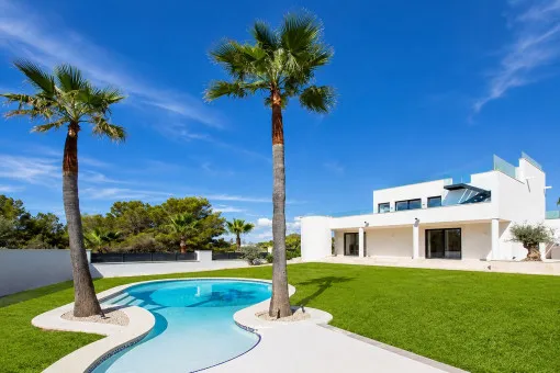 Santa Ponsa, modern villa for rent in Santa Ponsa with sea views and a spacious outdoor area — photo 1