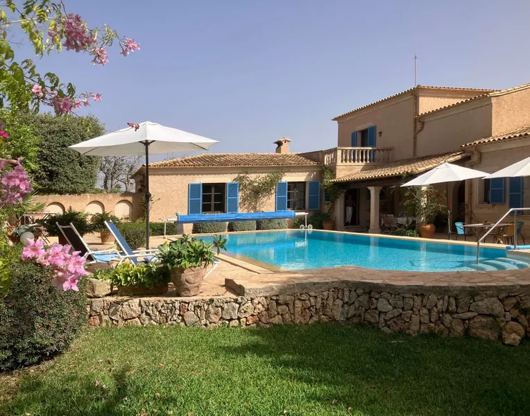 Country house with guest house in an idyllic location in Alqueria Blanca, Santanyi — photo 1