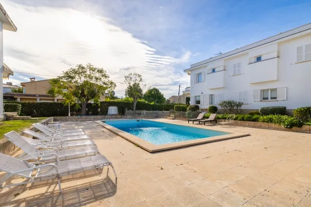Semi-detached villa with community pool for sale in Puerto Pollensa, Mallorca — photo 3