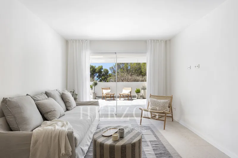 Refurbished sea view apartment in an exclusive location in Cas Català — photo 11