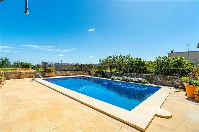 Detached house with pool on plot of approx. 453m2, 334m2 approx., 3 living rooms, fireplace, furnished and equipped kitchen with wood oven and bar — photo 3