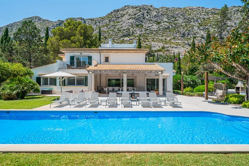 Luxury Villa with ETV Licence in a Peaceful Residential Area in Pollensa — photo 2
