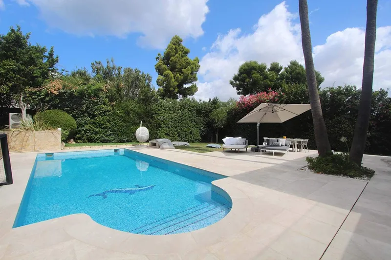 Bright 6-bedroom villa for rent — photo 2