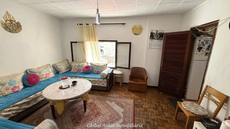 If you are looking for a versatile property, with plenty of space and the tranquility of having only one neighbor, this duplex will light your bulb. — photo 5