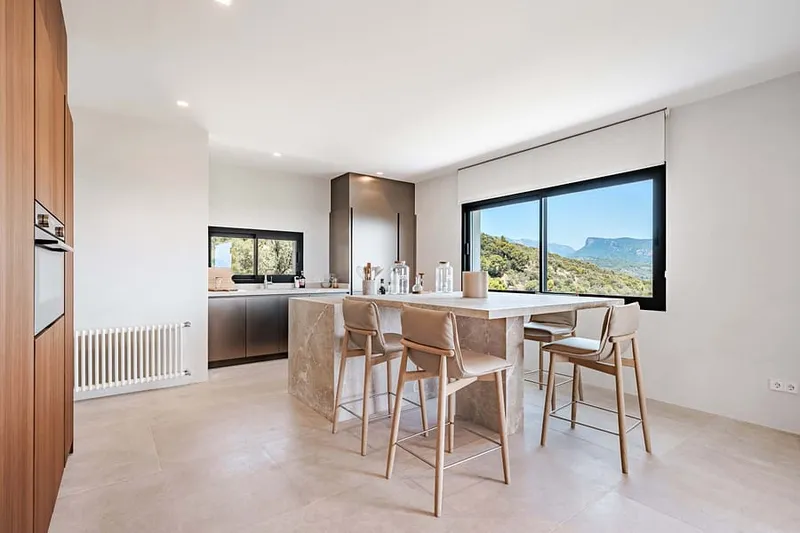 Modern Luxury Retreat with Panoramic Views Over the Bay of Palma and the Tramuntana Mountains — photo 10