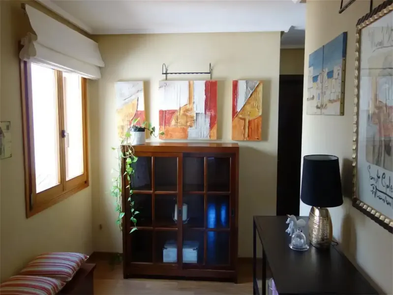 Casa tipo duplex en la mejor zona del pleno centro de Puerto de Alcudia, localizada en la primera y segunda planta de una casa señorial ados — photo 12