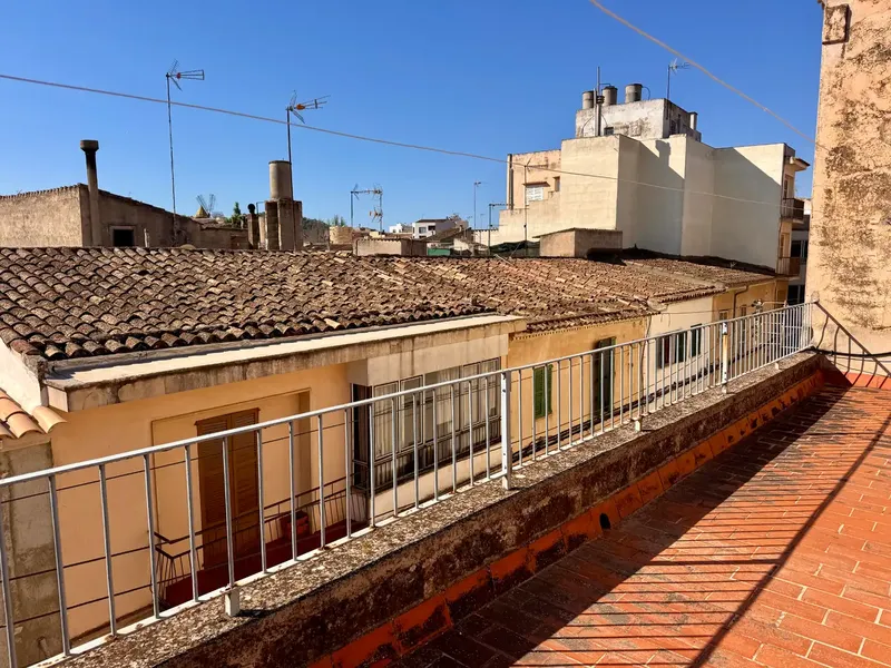 Encantadora casa pareada en una zona céntrica y tranquila de Manacor, a pocos metros de supermercados, comercios, mercado, panaderías y cafe — photo 1