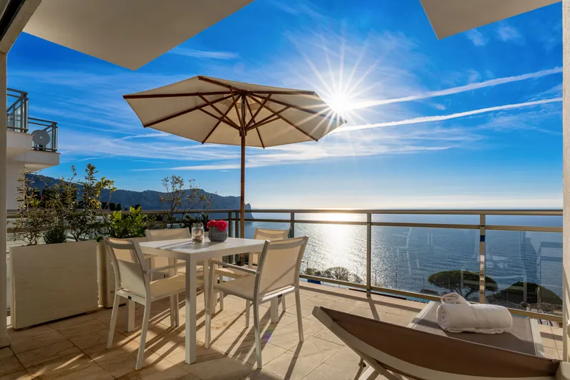 Exclusive apartment on the first sea line — photo 3