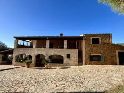 Luxury rustic estate with 2 houses, pools and 18 ha in Manacor — photo 6