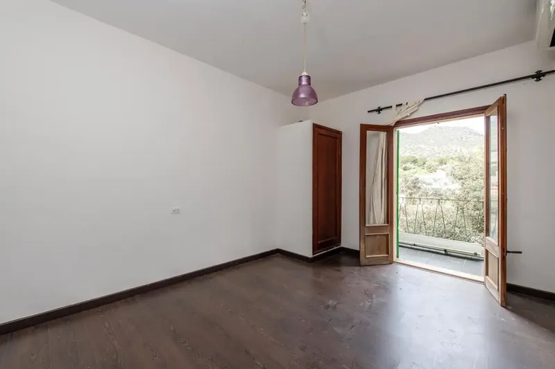 A house with many possibilities and ample space to make the most of. — photo 10