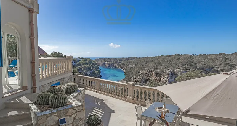 Villa on the first sea line with holiday rental license - Cala Pi — photo 9