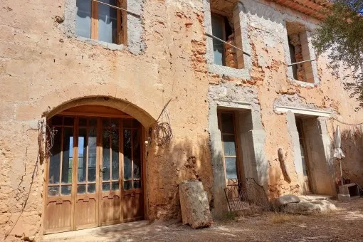 Consell: Rustic finca plot with stone house for renovation in Consell — photo 1