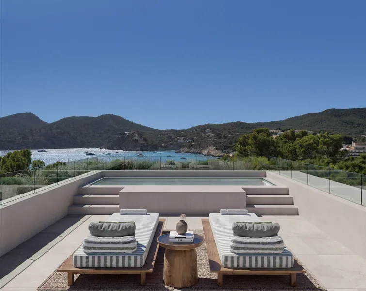 Solar con licencia y proyecto contemporáneo en Camp de Mar — photo 8