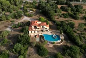 Country house in an excellent location — photo 1