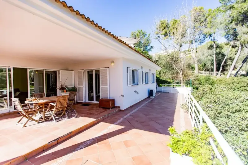 Situated in one of the most coveted residential areas of Portals Nous, this detached villa enjoys an elevated location next to a z — photo 12