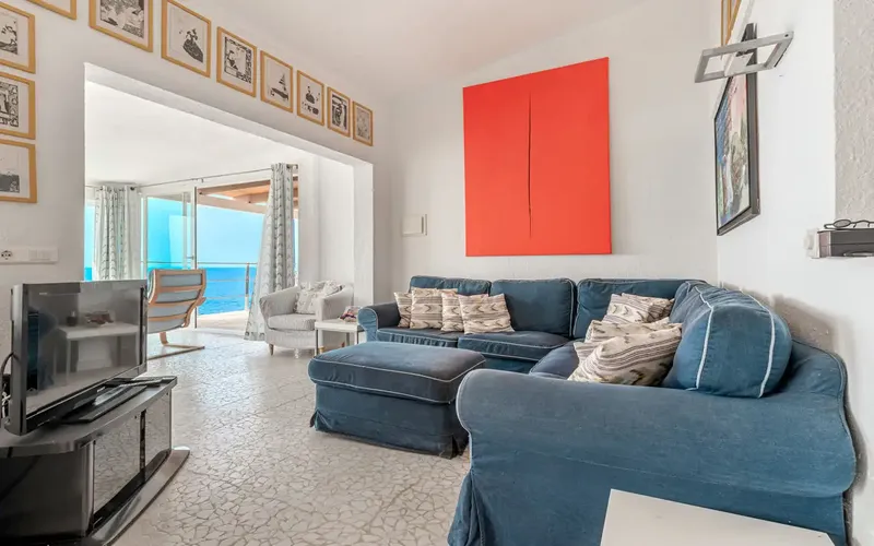 En primera línea de mar presentamos esta encantadora villa de estilo mediterráneo en Cala Pi. La fabulosa propiedad con vistas panorámicas d — photo 7